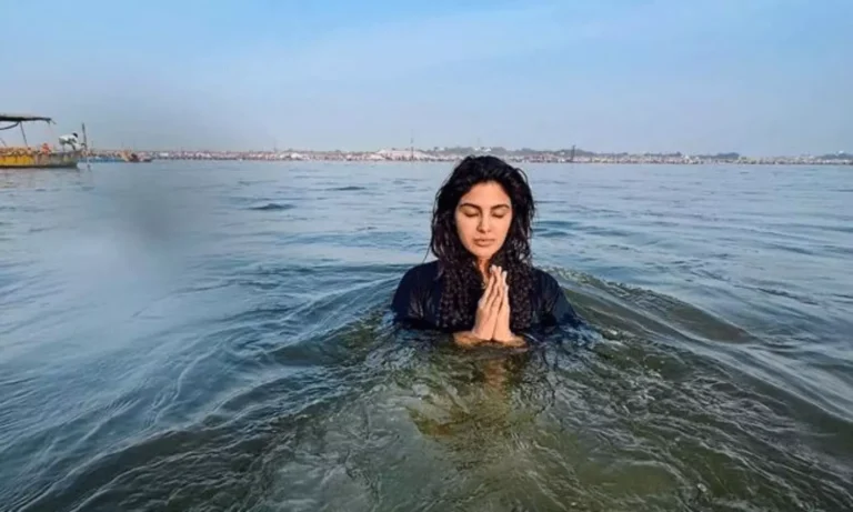 సంయుక్త ఇటీవల మహా కుంభమేళా సందర్శించి, త్రివేణి సంగమంలో పవిత్ర స్నానం చేసింది. ఈ సమయంలో ఆమె షేర్ చేసిన ఫోటోలో, ఆమె జీవితం యొక్క విశాలతను వివరించే పోస్ట్ కూడా చేశారు.
