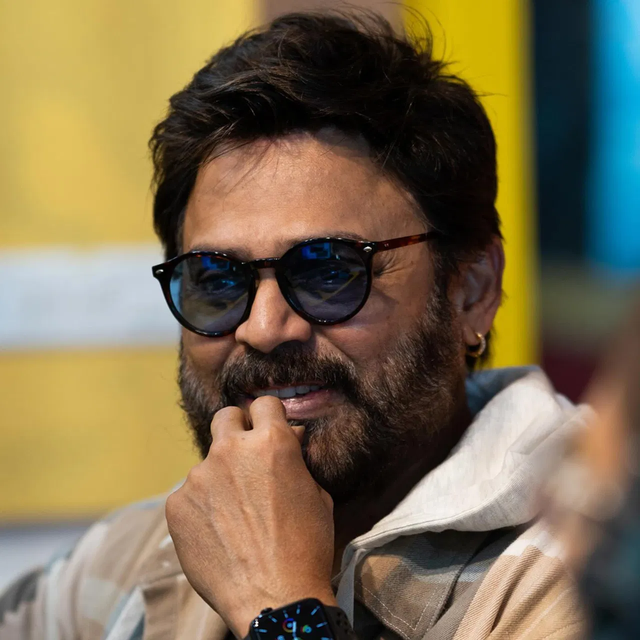 వెంకటేష్ తన తదుపరి సినిమాతో ఫ్యామిలీ కథలోనే రాబోతున్నట్లు తెలుస్తోంది. "పండక్కి" సినిమా తర్వాత, అతను మరోసారి కుటుంబ కథతో ప్రేక్షకుల ముందుకు రాబోతున్నాడో లేక, మళ్లీ బలమైన కమర్షియల్ డ్రామా ఎంచుకుంటాడో అనేది ఆసక్తి కలిగించే అంశం. కానీ, ప్రొడక్షన్ హౌజ్‌ల నుండి వచ్చిన సంకేతాలు ఫ్యామిలీ తరహా కథల మీదే ఎక్కువగా ఉన్నాయి.